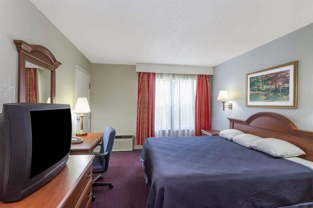 Baymont By Wyndham Lake Park Valdosta I75 Eksteriør billede